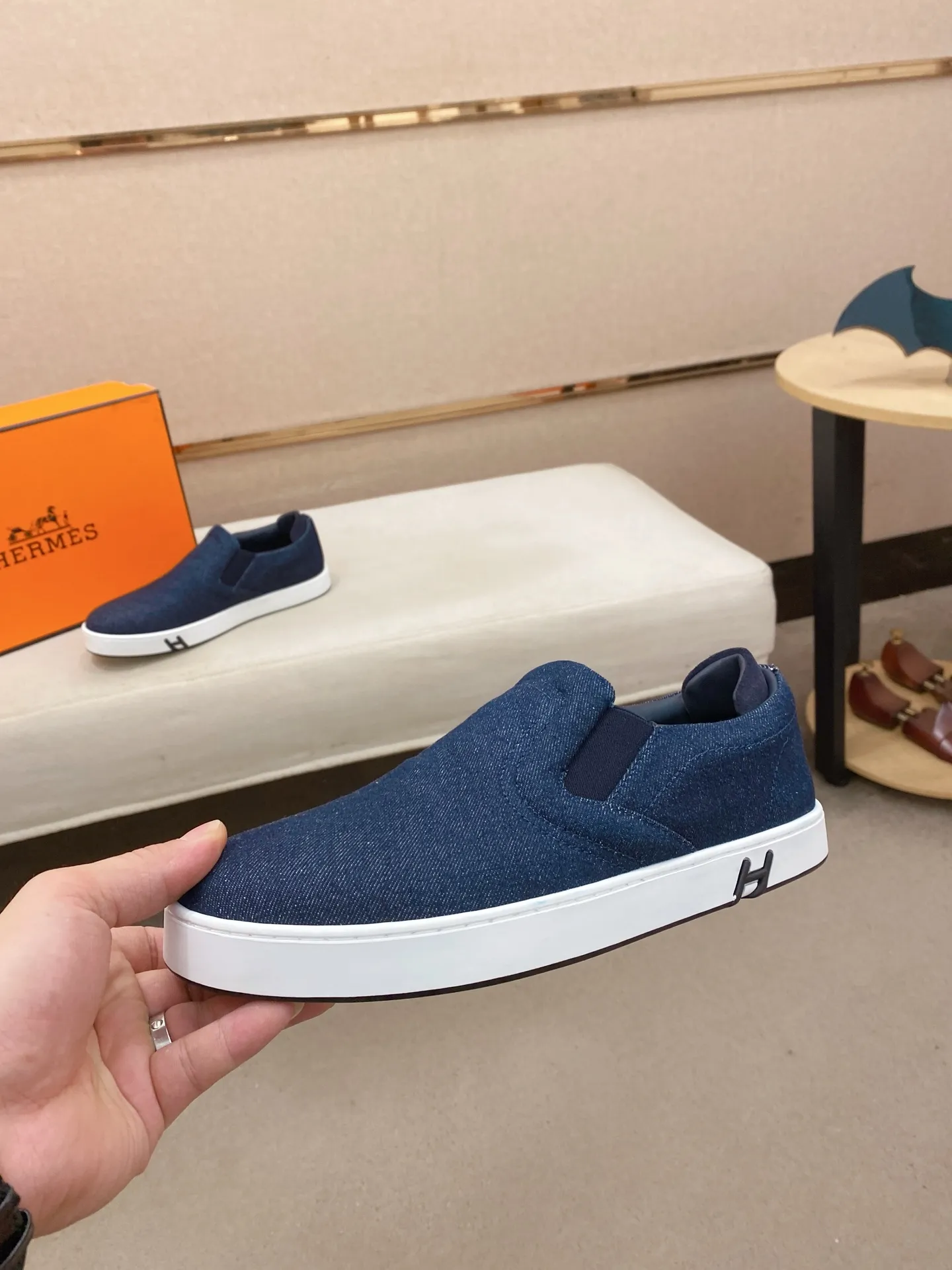Men's clothing and shoes💰: 442💰《HERMES》【Classic original single version】Hermès; top 🔝purchase agent🔍🔍men's latest 🇺🇸 counter sales simultaneously, imported from Italy original ▲▲cowhide ▲▲ (high-end, nobility, class) ) Exquisite workmanship (Italian 🇮🇹 imported water-dyed 🐂 cowhide lining) sole: original sole provided by the original factory, ⚠️exclusive double-layer activity·TPR·rubber·combined molded outsole; super comfortable·wear-resistant·non-slip·environmental protection The real thing is more beautiful if you take the real thing (high quality, follow the order). You can enter and exit the counter at will * Number of yards: 38-44 (45 can be customized and cannot be returned or exchanged)
